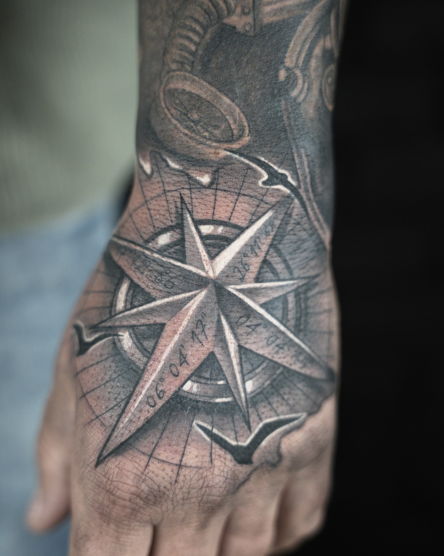 Tatuaj black & grey realizat de Vlad Shulea la Ace Tattoo București