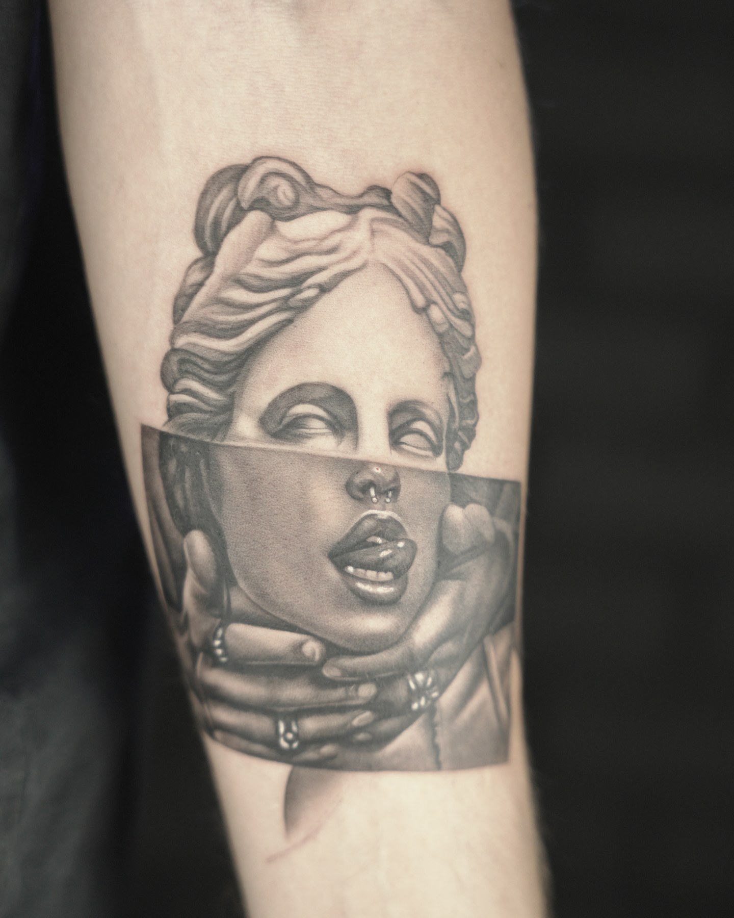 Tatuaj black & grey realizat de Vlad Shulea la Ace Tattoo București