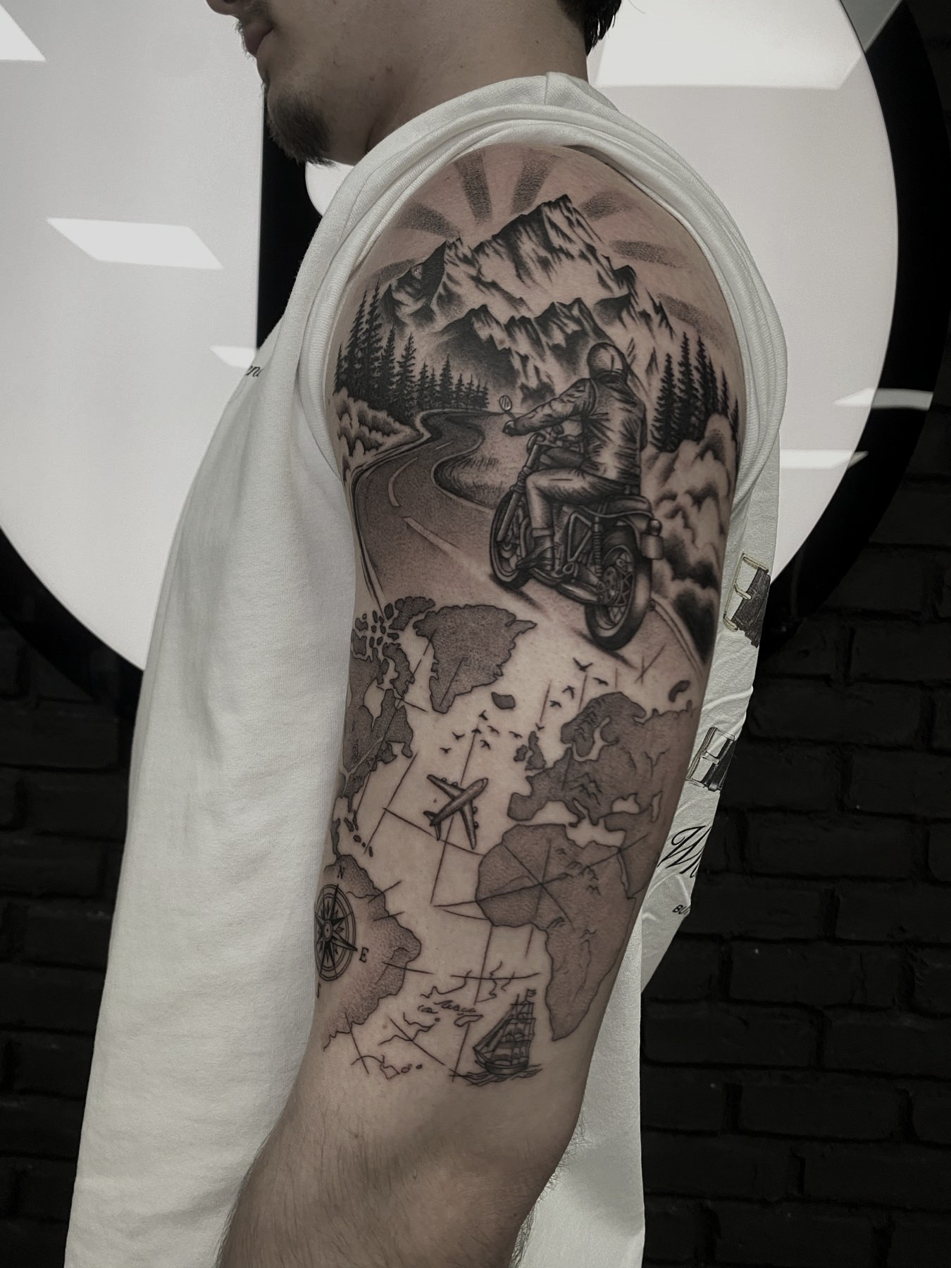 Tatuaj tatuaje black & grey realizat de Rox la Ace Tattoo Bucuresti