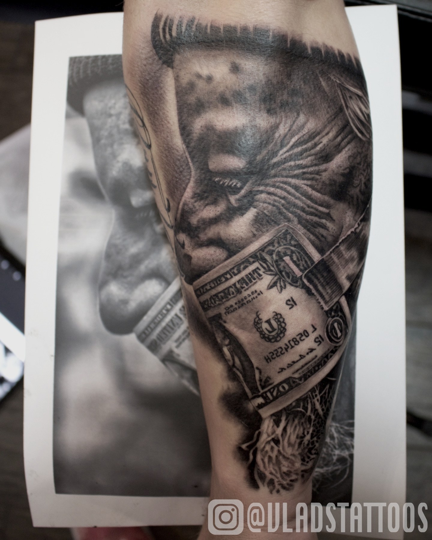 Tatuaj tatuaje black & grey realizat de Vlad Shulea la Ace Tattoo Bucuresti