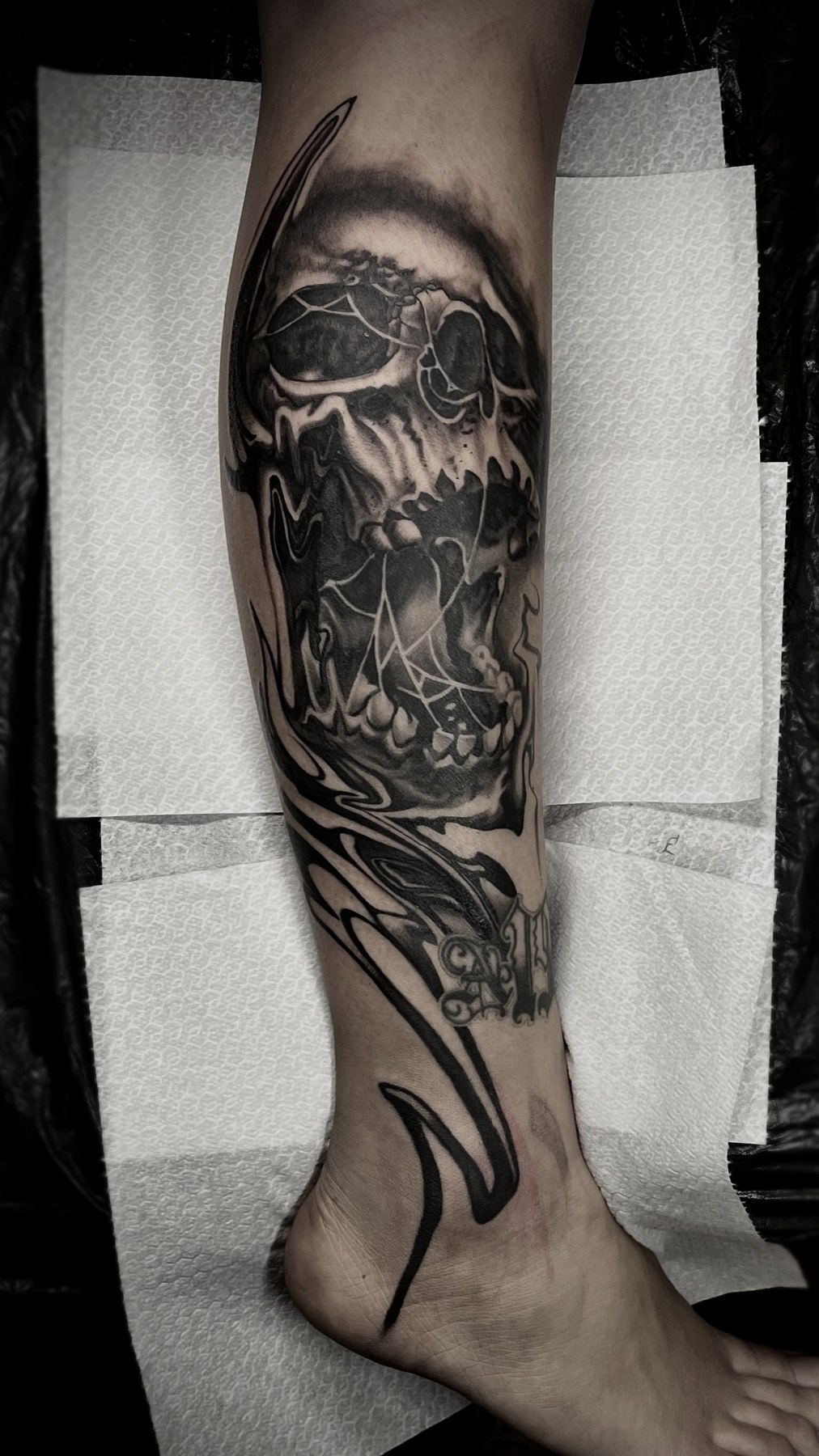 Tatuaj tatuaje black & grey realizat de Vlad Shulea la Ace Tattoo Bucuresti