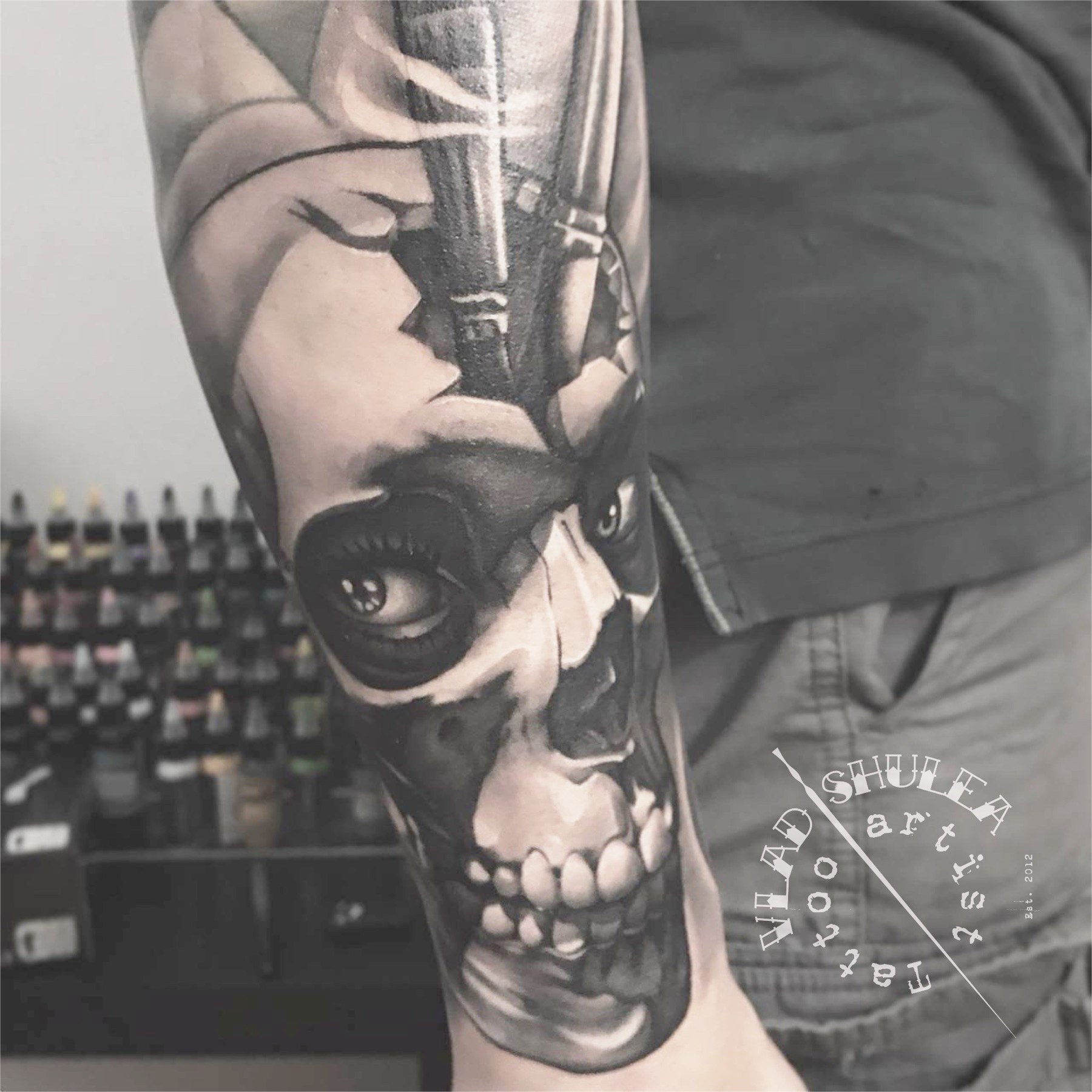 Tatuaj tatuaje black & grey realizat de Vlad Shulea la Ace Tattoo Bucuresti