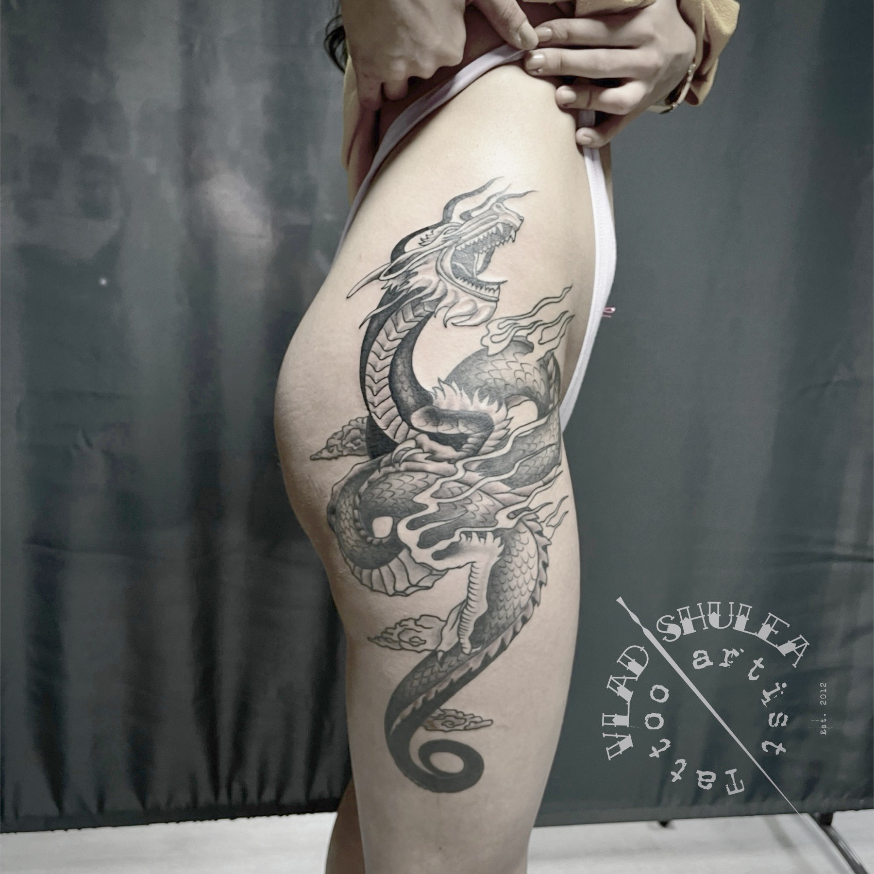 Tatuaj tatuaje black & grey realizat de Vlad Shulea la Ace Tattoo Bucuresti