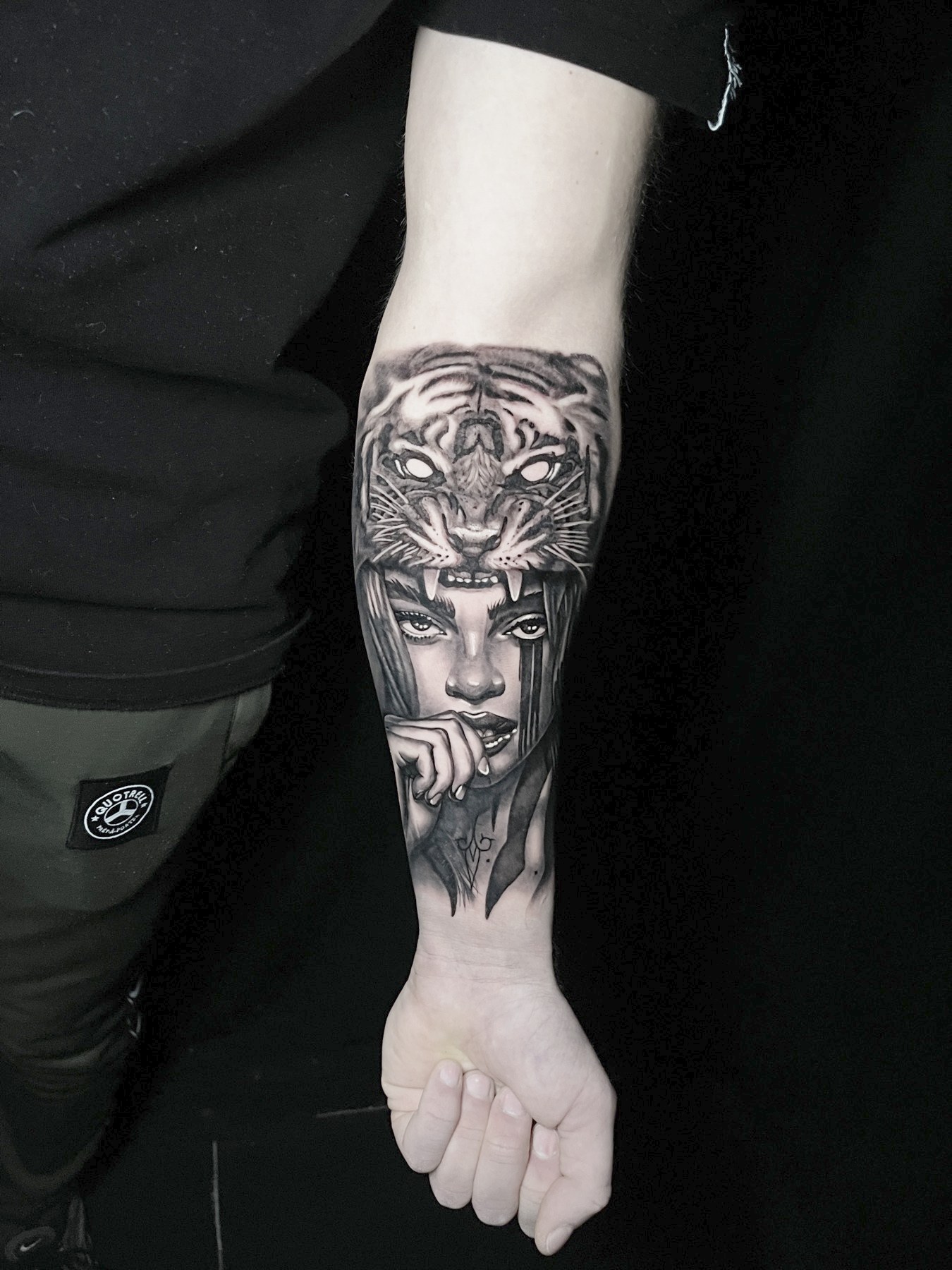 Tatuaj tatuaje black & grey realizat de Vlad Shulea la Ace Tattoo Bucuresti