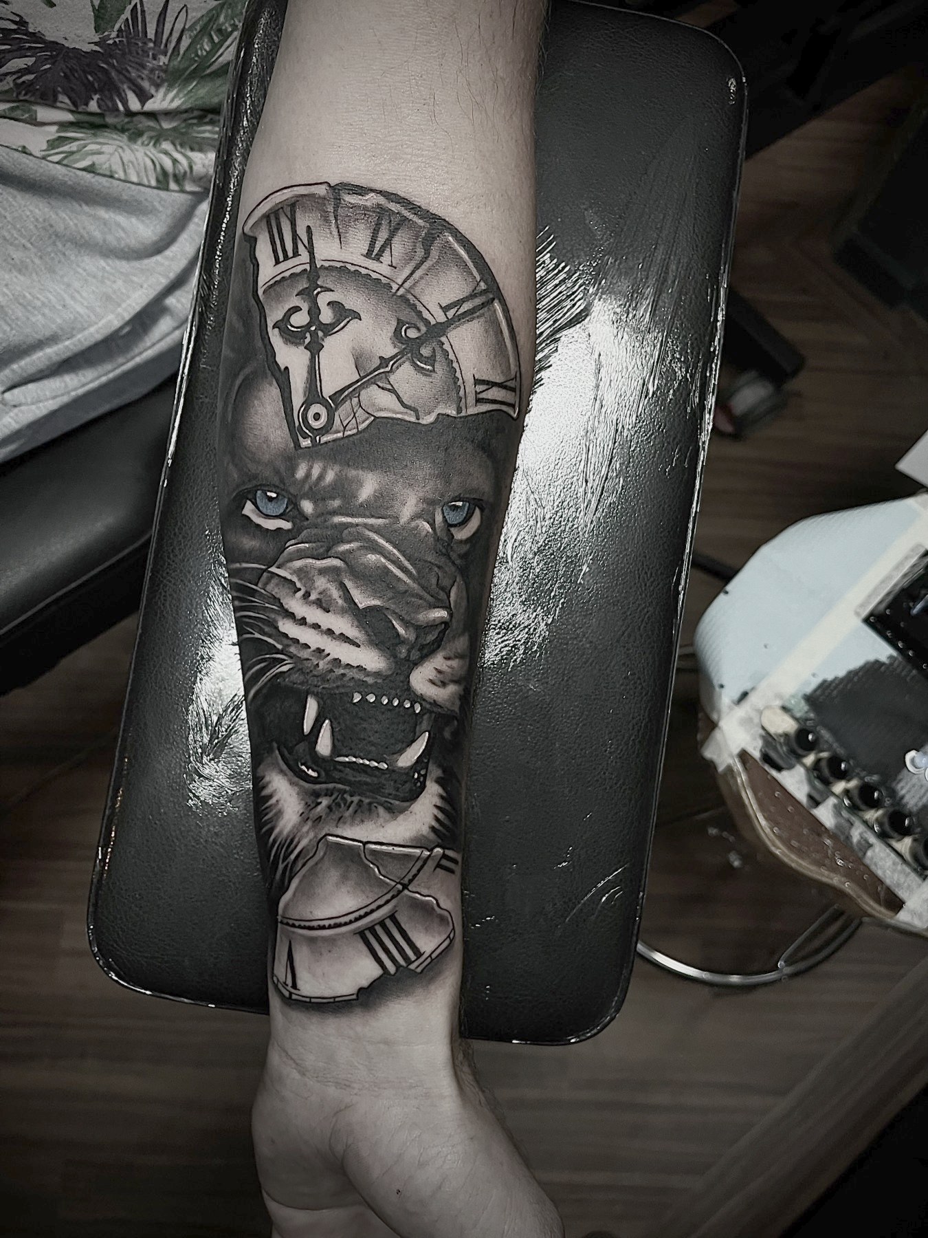 Tatuaj tatuaje black & grey realizat de Vlad Shulea la Ace Tattoo Bucuresti