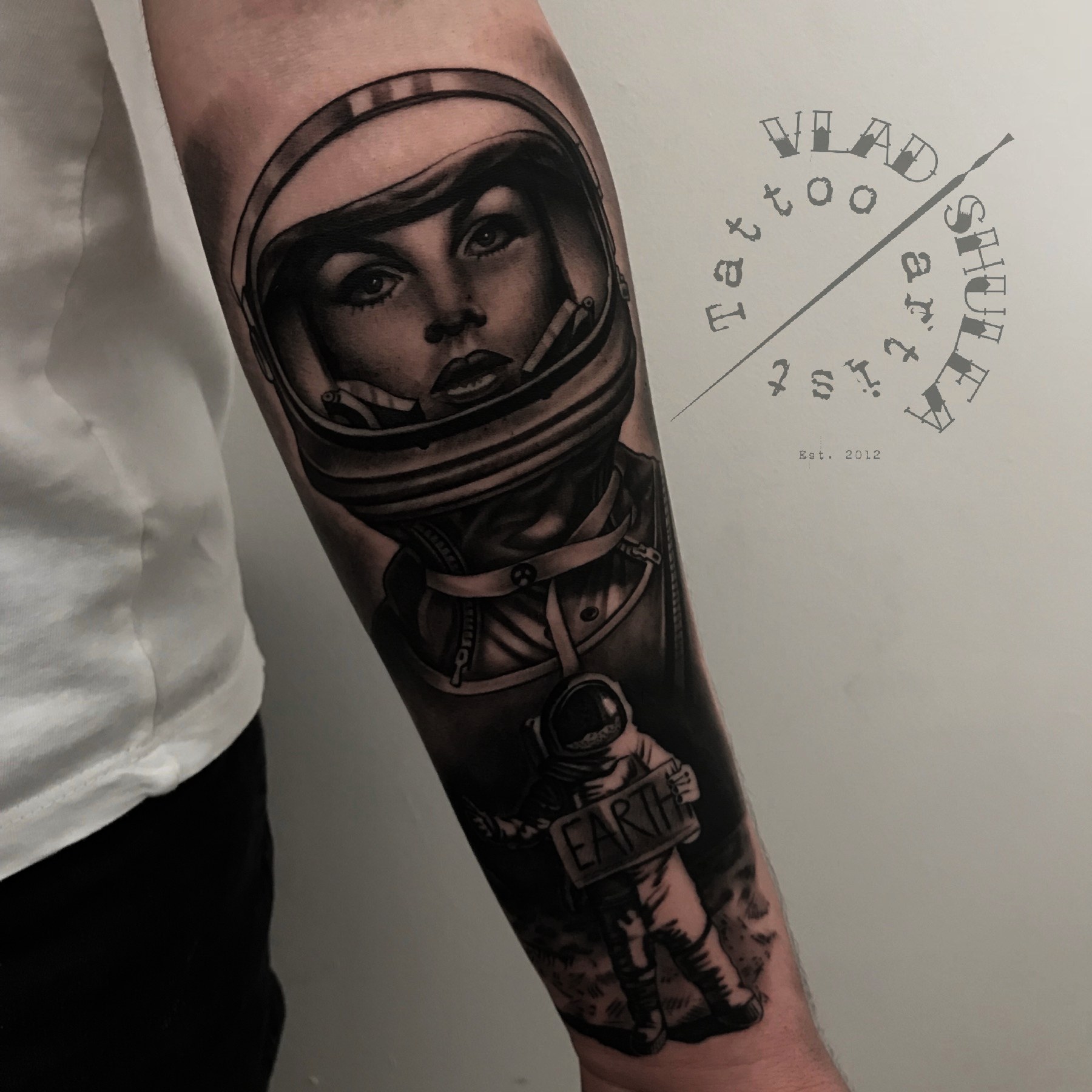 Tatuaj tatuaje black & grey realizat de Vlad Shulea la Ace Tattoo Bucuresti