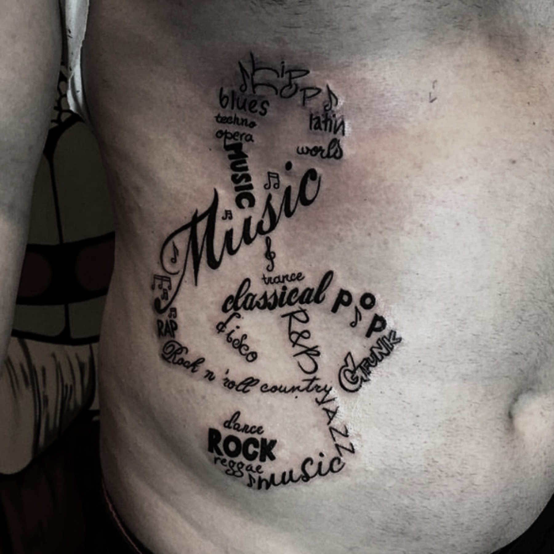 Tatuaj tatuaje blackwork realizat de Vlad Shulea la Ace Tattoo Bucuresti