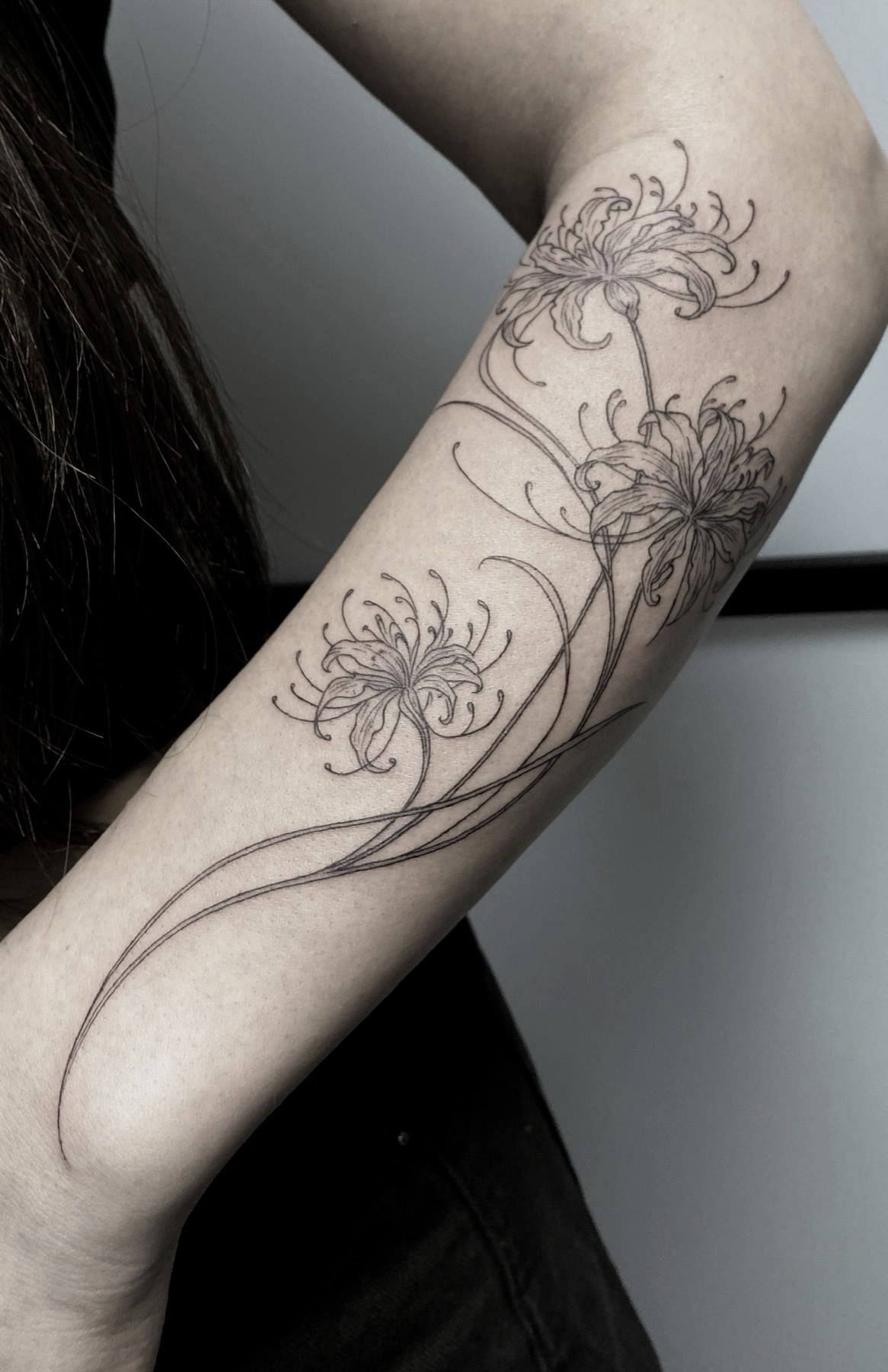 Tatuaj tatuaje fine line realizat de Rox la Ace Tattoo Bucuresti