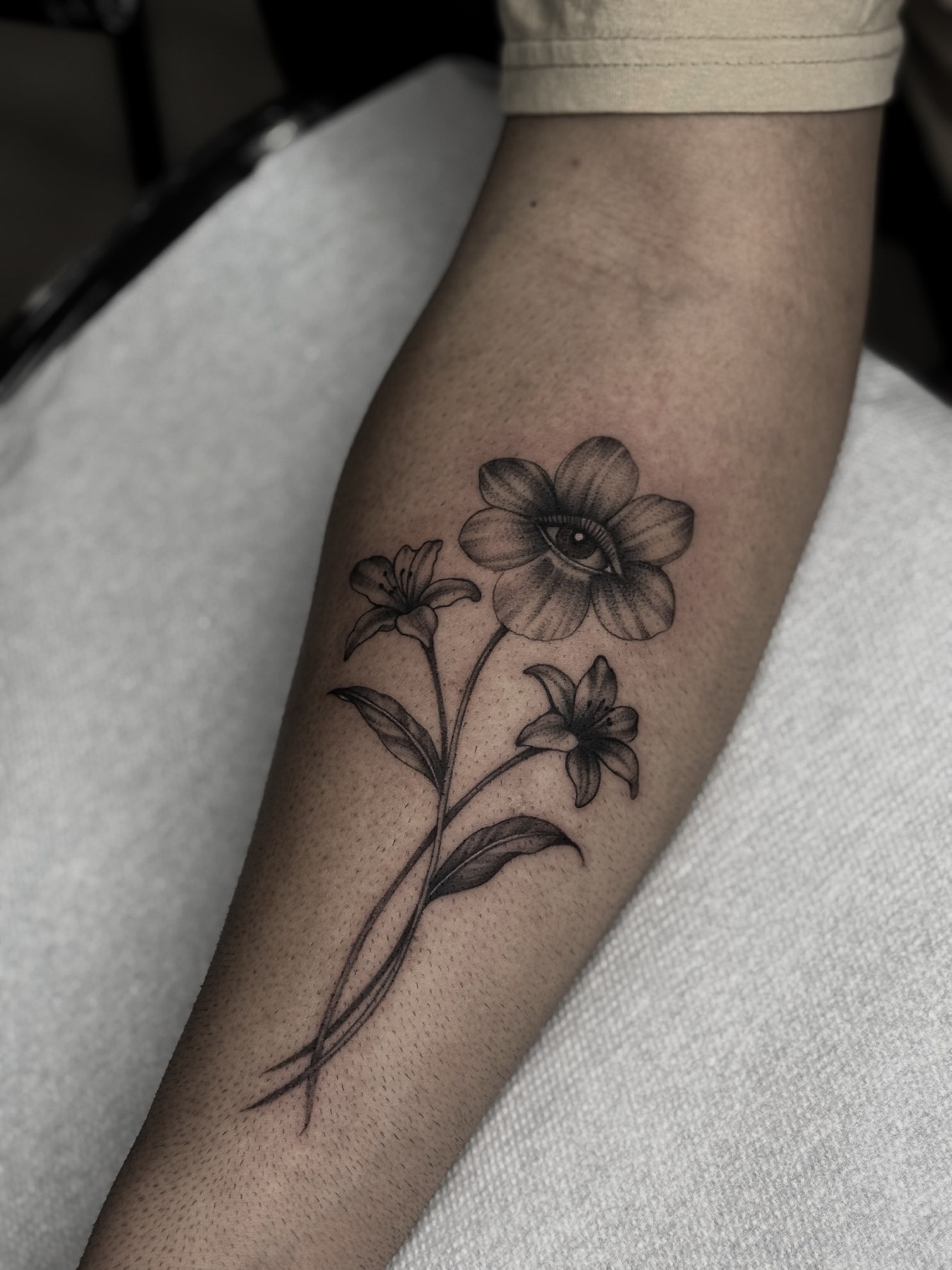 Tatuaj tatuaje fine line realizat de Andreea la Ace Tattoo Bucuresti