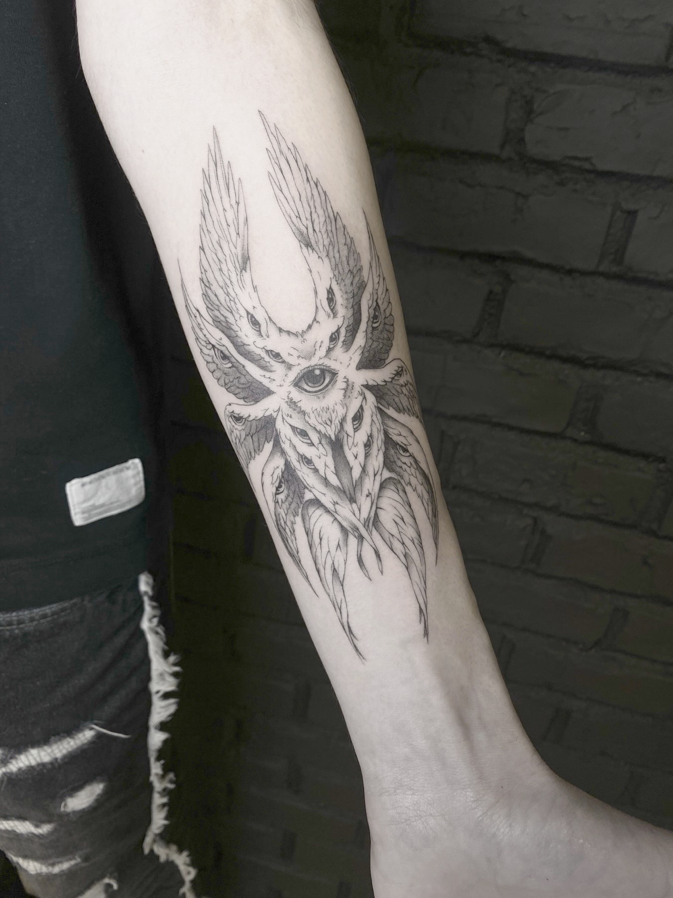 Tatuaj tatuaje fine line realizat de Rox la Ace Tattoo Bucuresti