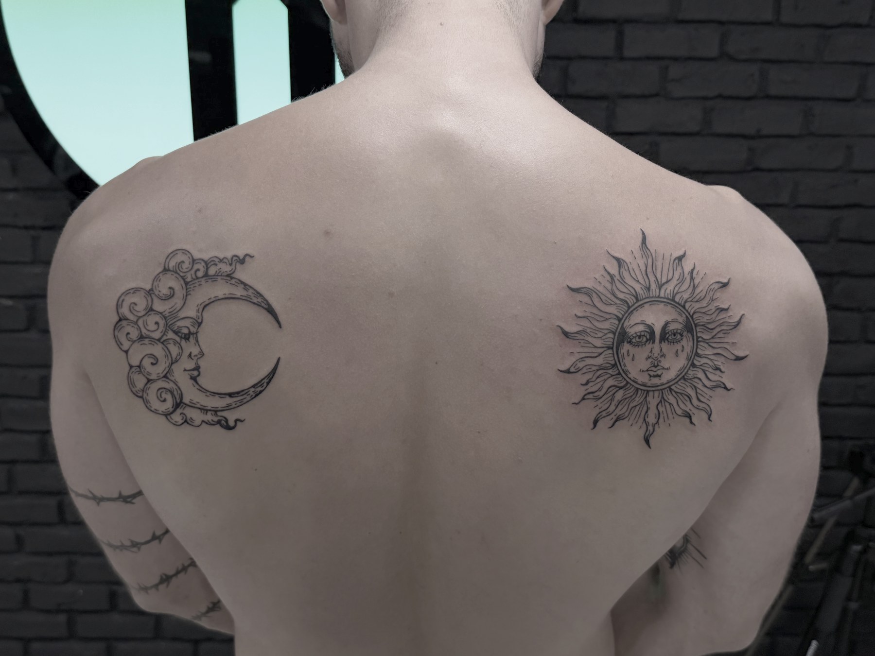Tatuaj fine line realizat de Andreea la Ace Tattoo București