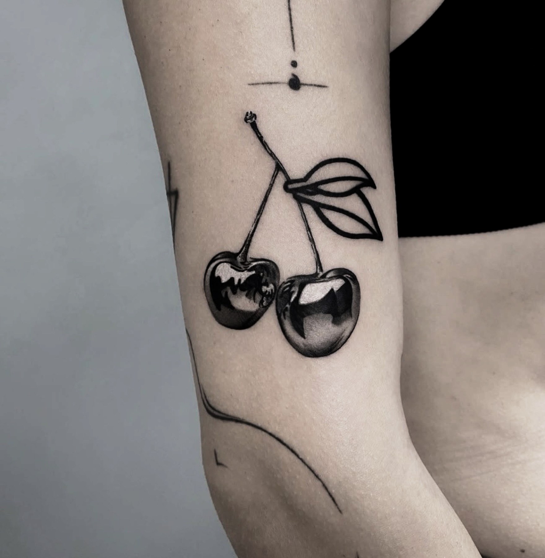 Tatuaj tatuaje microrealism realizat de Rox la Ace Tattoo Bucuresti