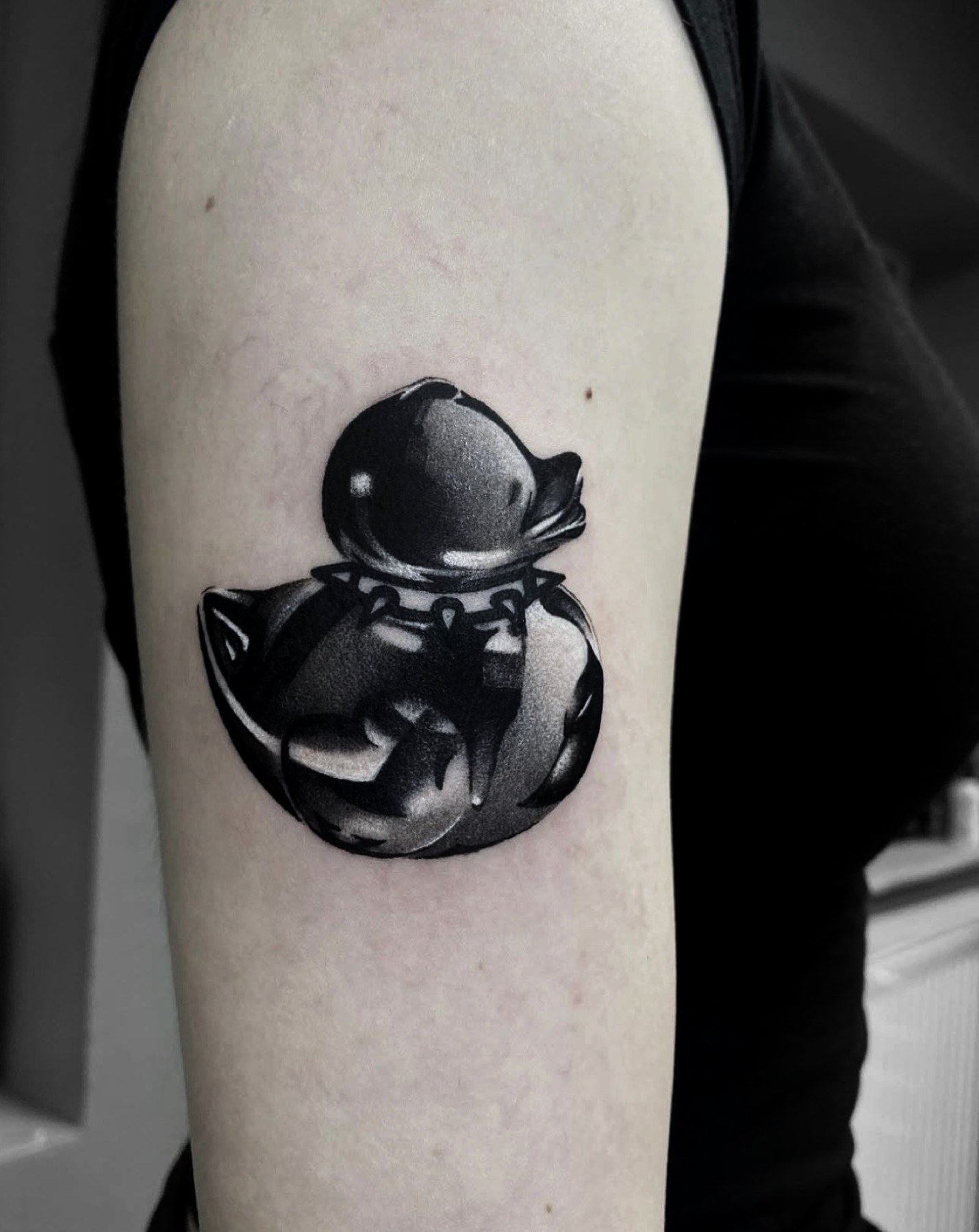 Tatuaj tatuaje microrealism realizat de Rox la Ace Tattoo Bucuresti