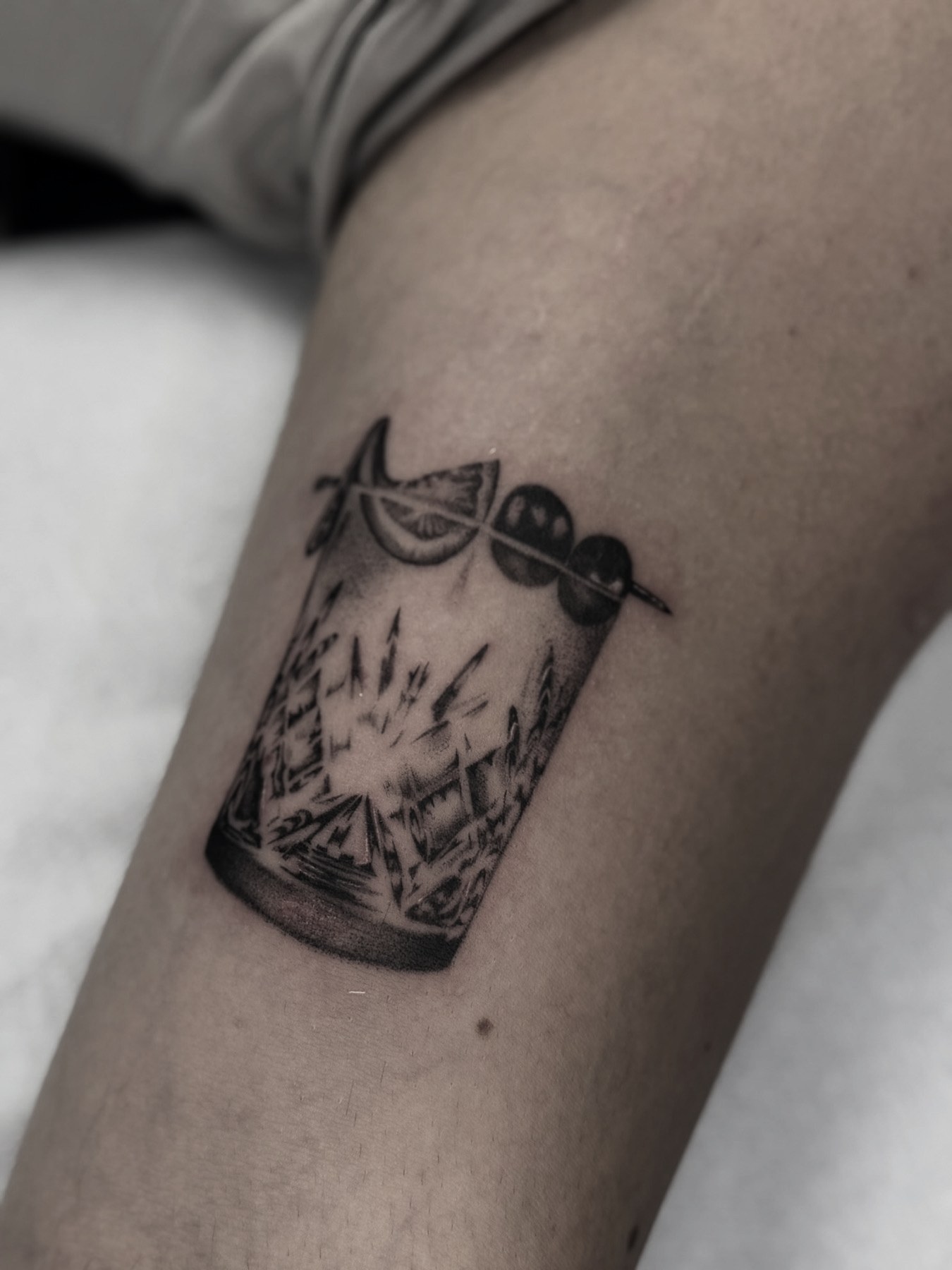 Tatuaj tatuaje microrealism realizat de Andreea la Ace Tattoo Bucuresti