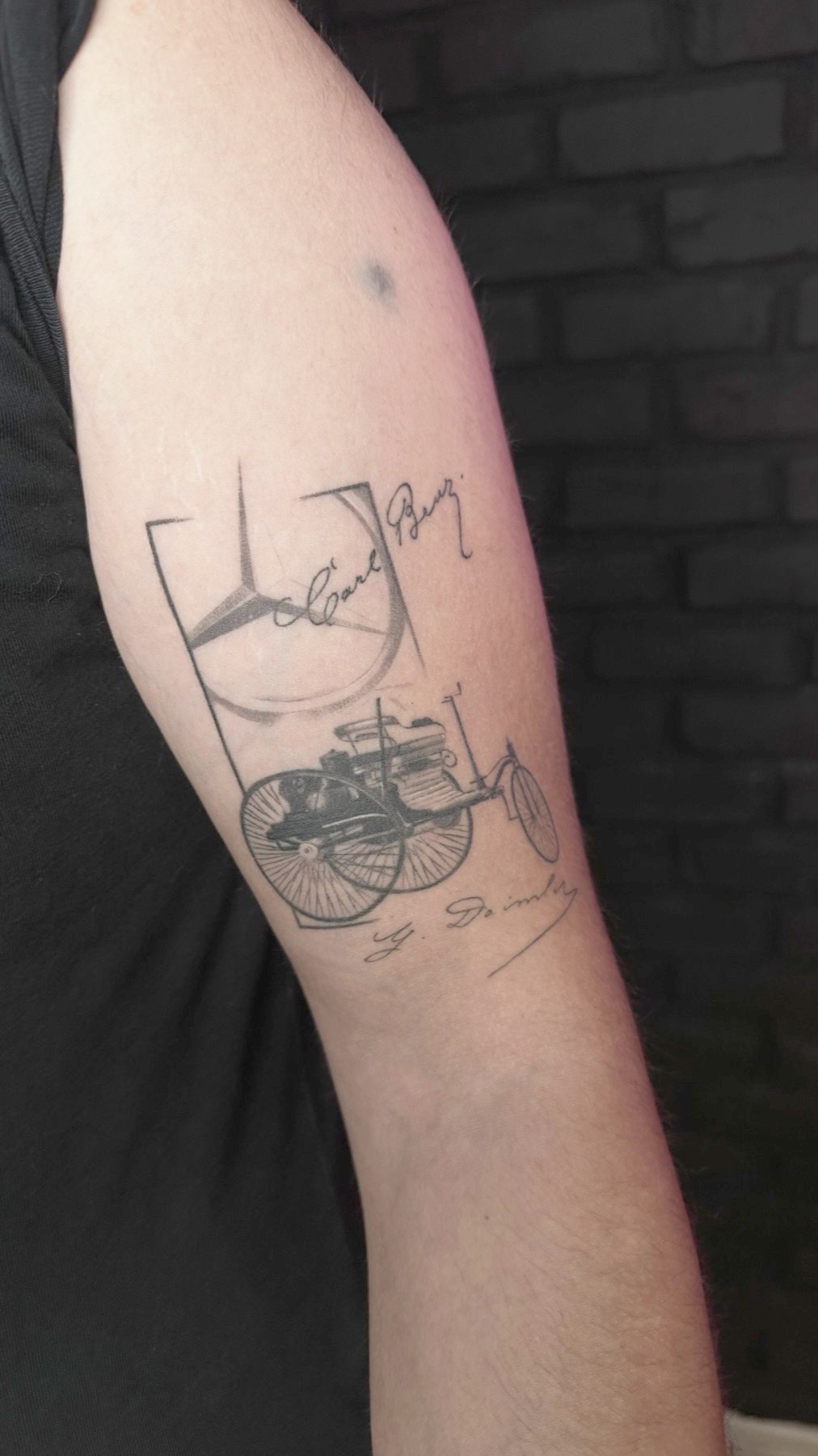 Tatuaj tatuaje microrealism realizat de Vlad Boit la Ace Tattoo Bucuresti