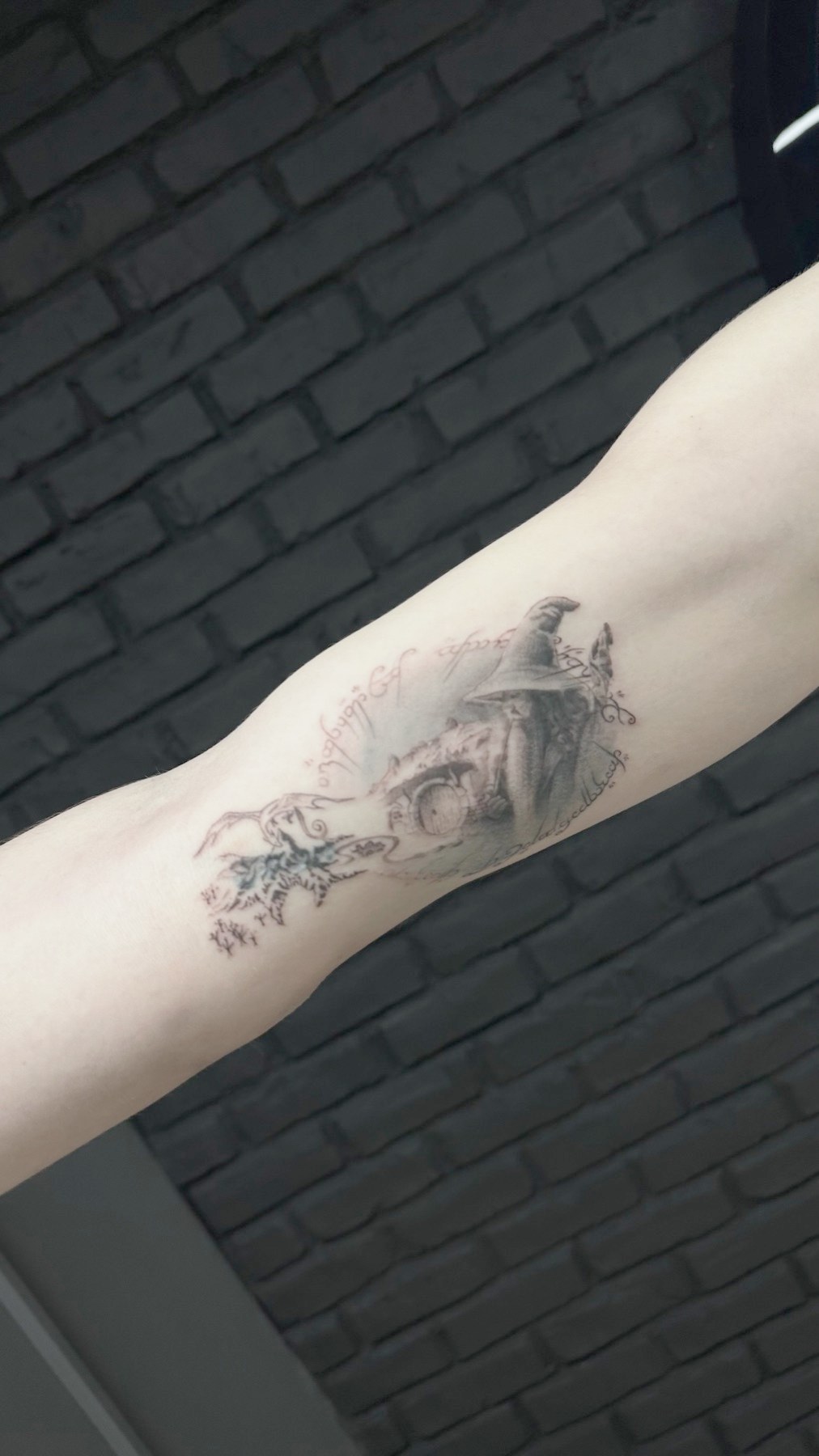 Tatuaj tatuaje microrealism realizat de Vlad Boit la Ace Tattoo Bucuresti