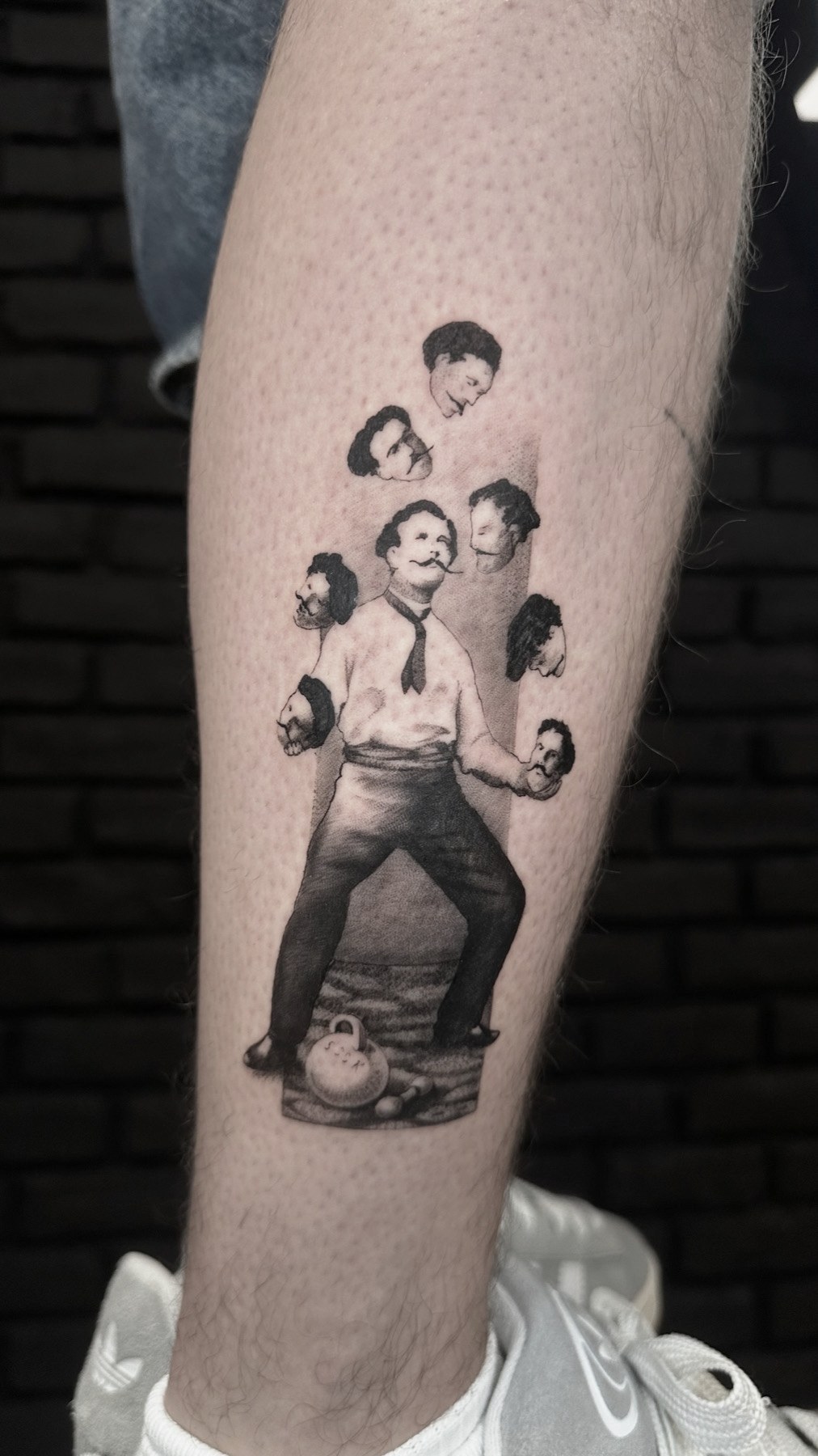 Tatuaj tatuaje microrealism realizat de Vlad Boit la Ace Tattoo Bucuresti