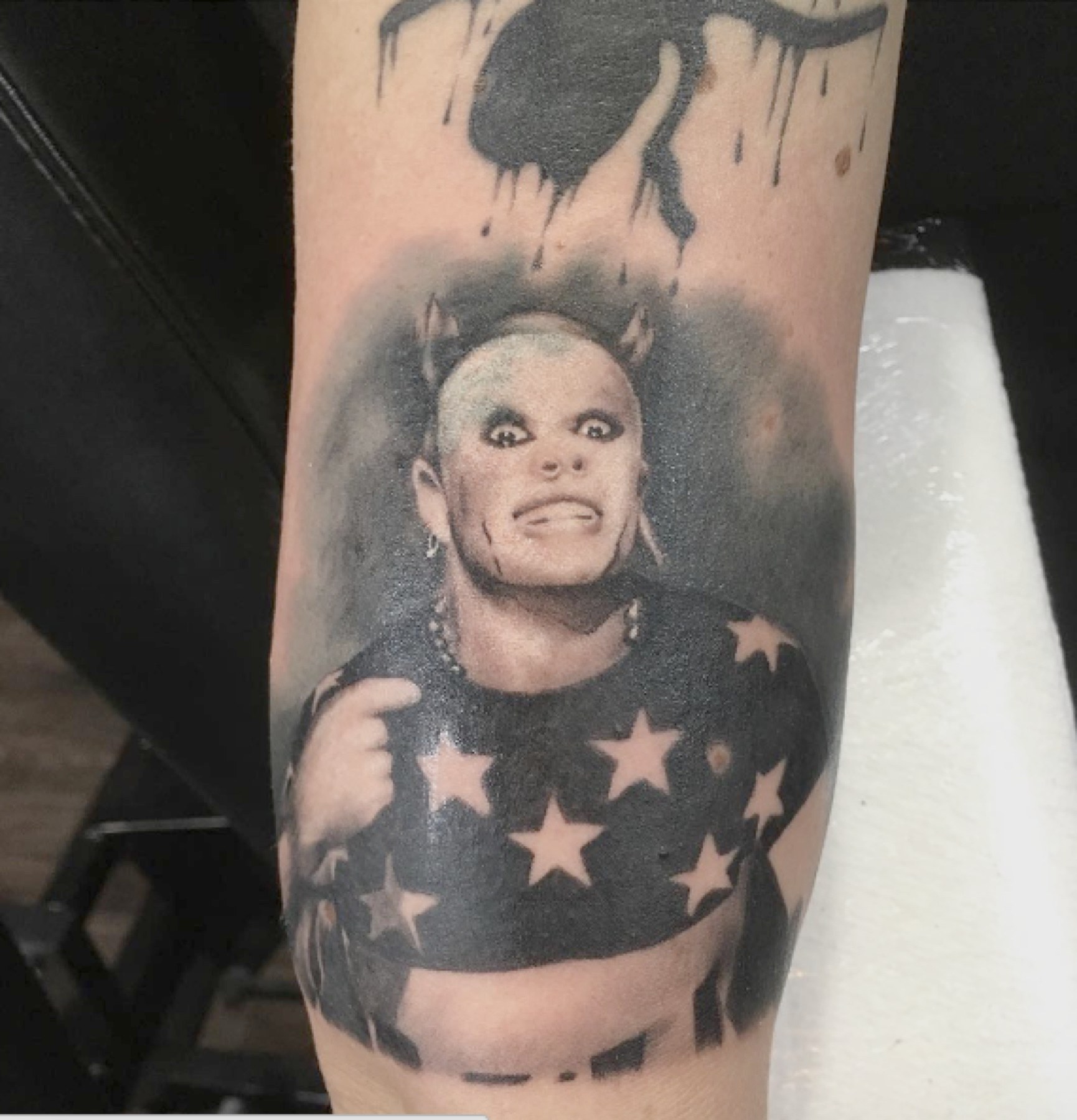 Tatuaj tatuaje microrealism realizat de Vlad Shulea la Ace Tattoo Bucuresti
