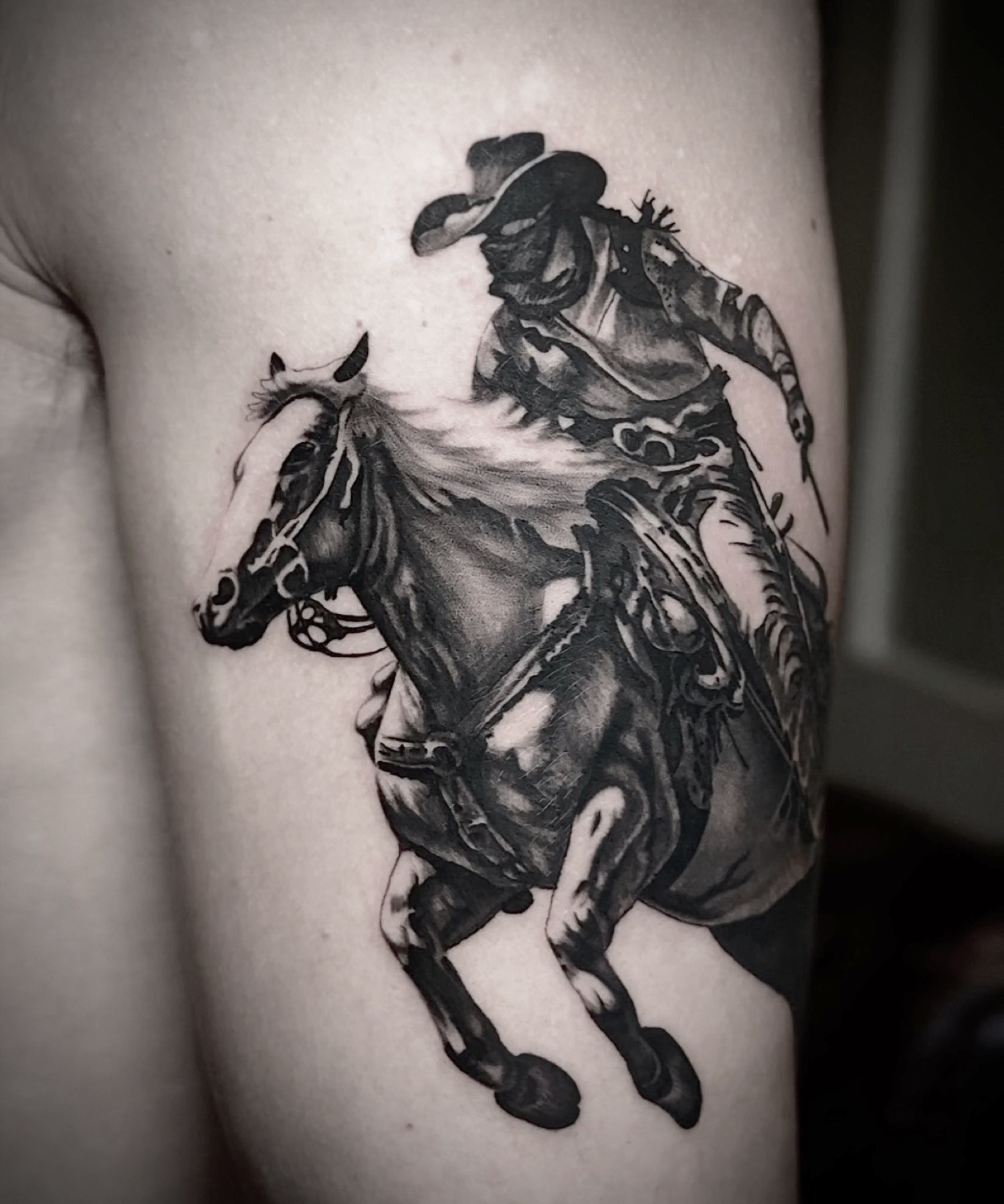 Tatuaj tatuaje microrealism realizat de Vlad Shulea la Ace Tattoo Bucuresti