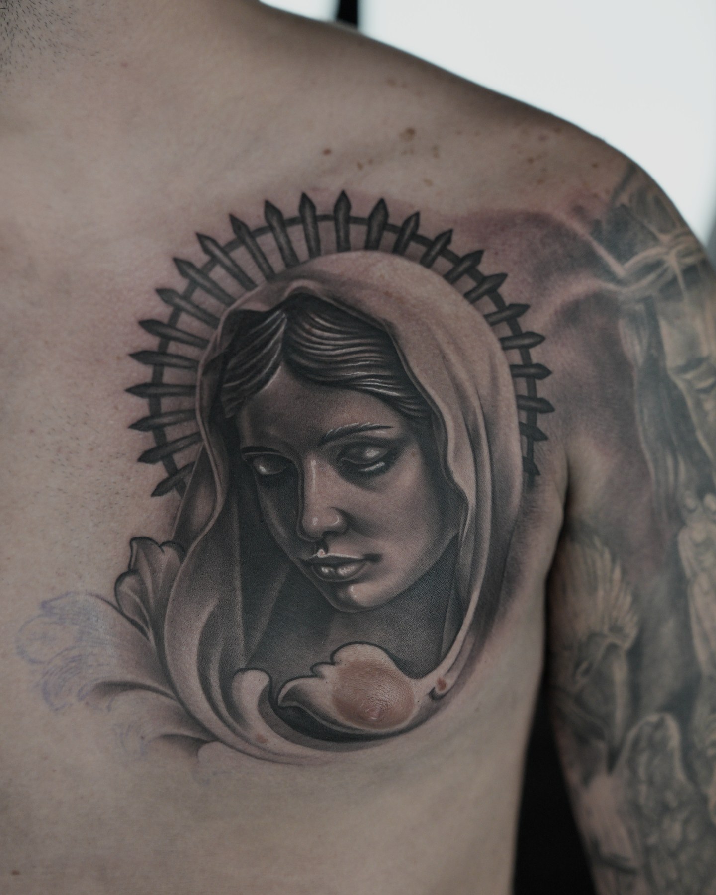 Tatuaj portret realizat de Vlad Shulea la Ace Tattoo București