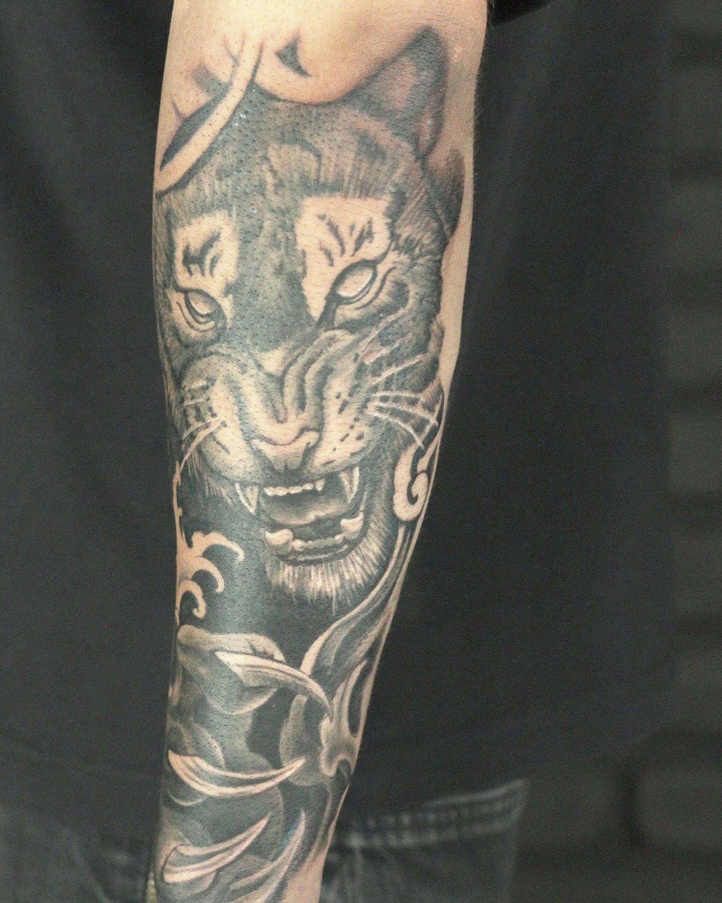 Tatuaj japonez realizat de Șonti la Ace Tattoo București