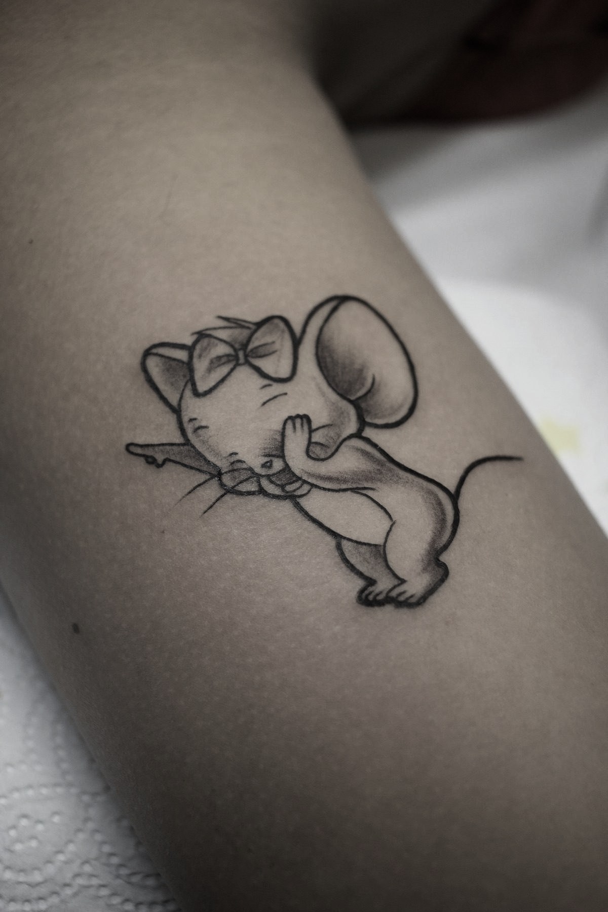 Tatuaj tatuaje mici realizat de Vlad Shulea la Ace Tattoo Bucuresti