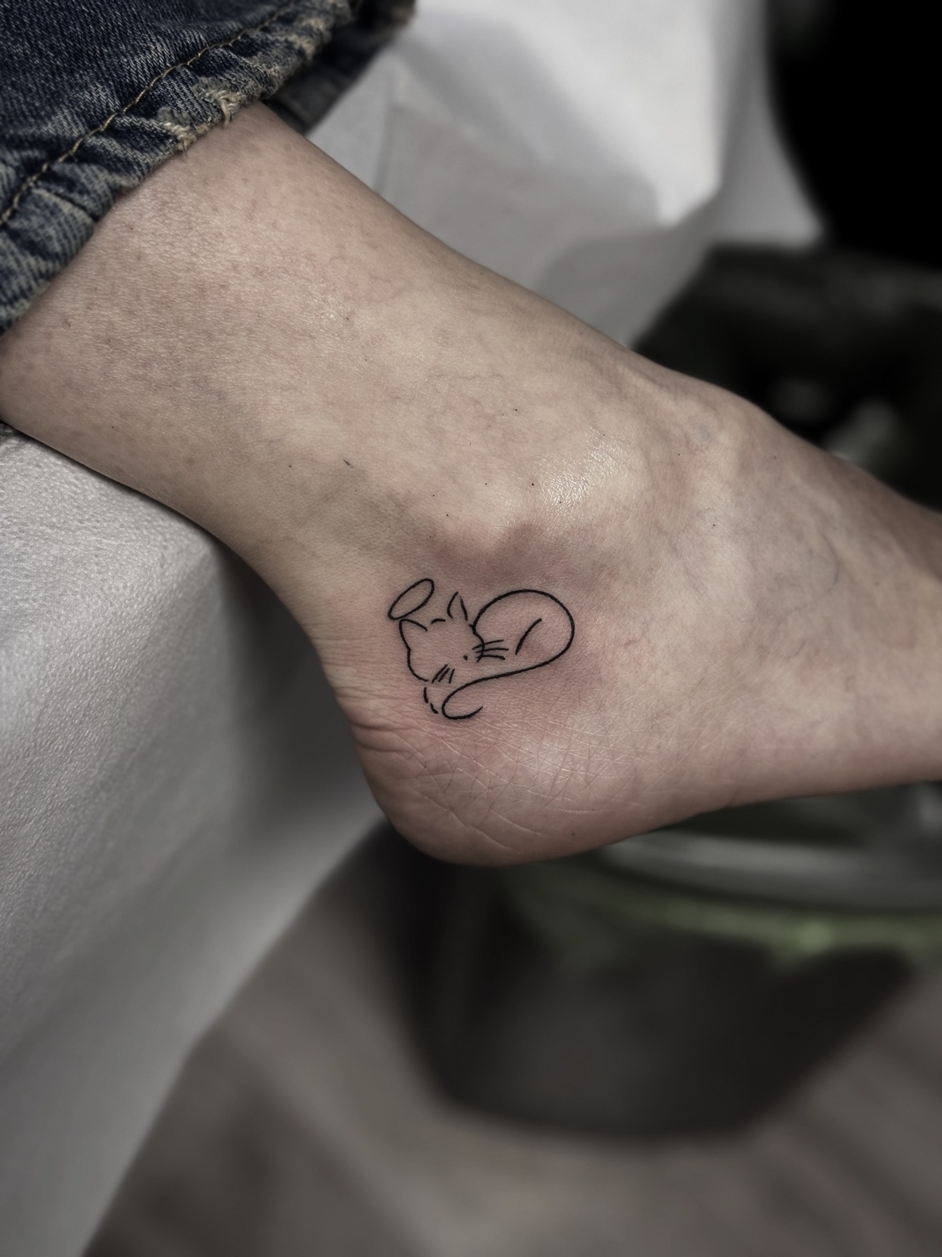Tatuaj tatuaje mici realizat de Vlad Shulea la Ace Tattoo Bucuresti