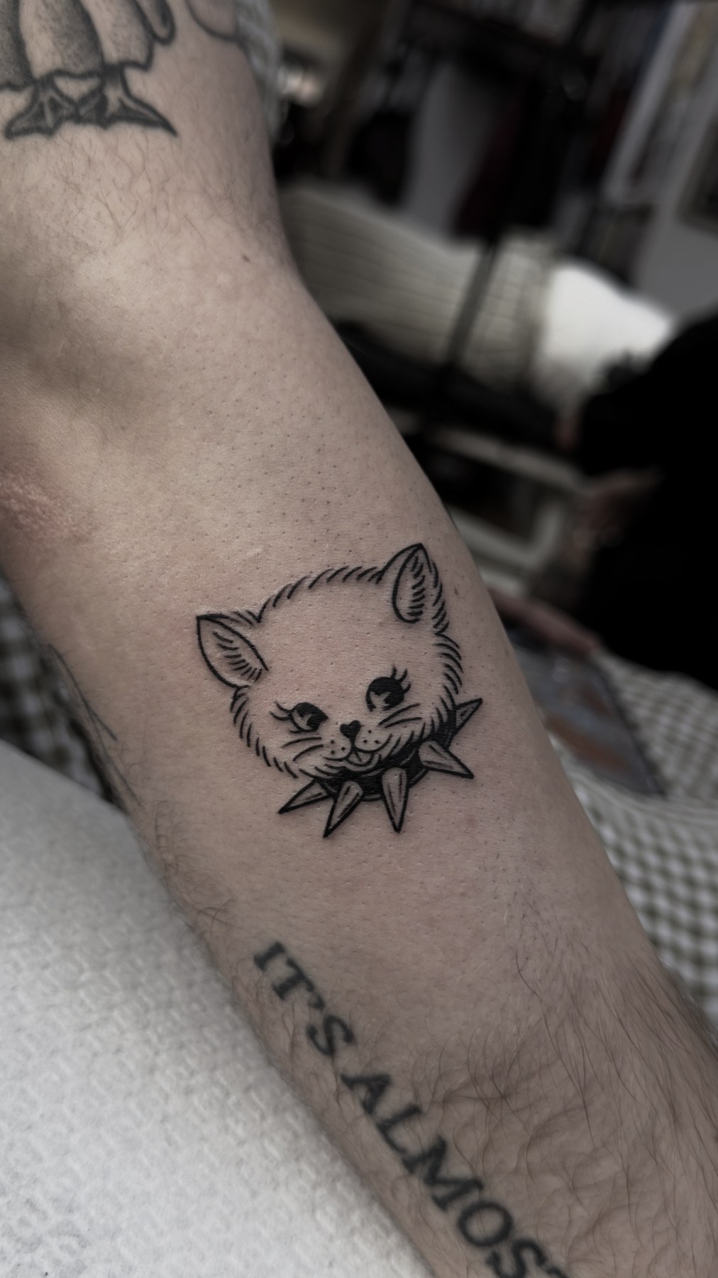 Tatuaj tatuaje mici realizat de Vlad Shulea la Ace Tattoo Bucuresti