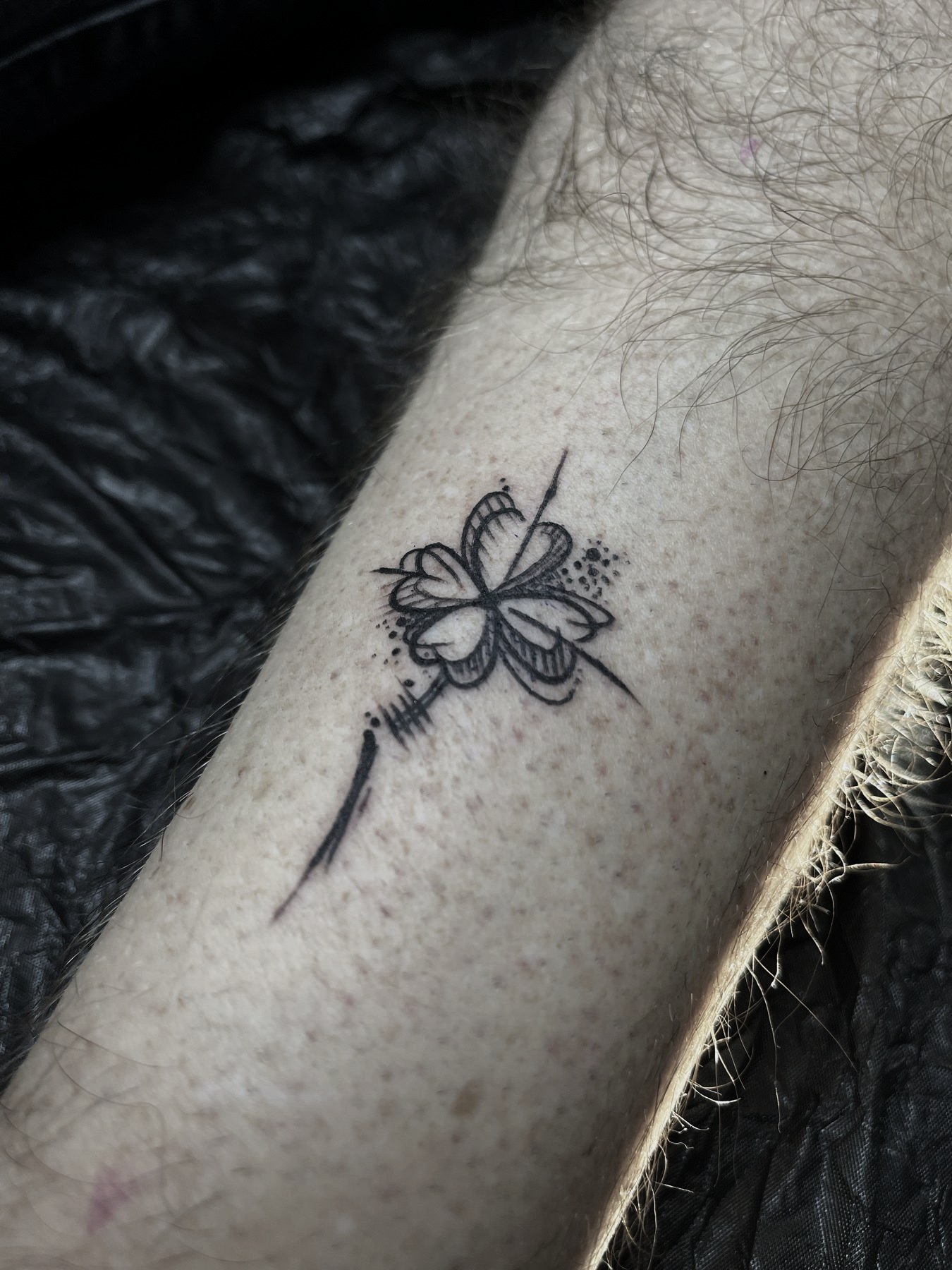 Tatuaj tatuaje mici realizat de Vlad Shulea la Ace Tattoo Bucuresti