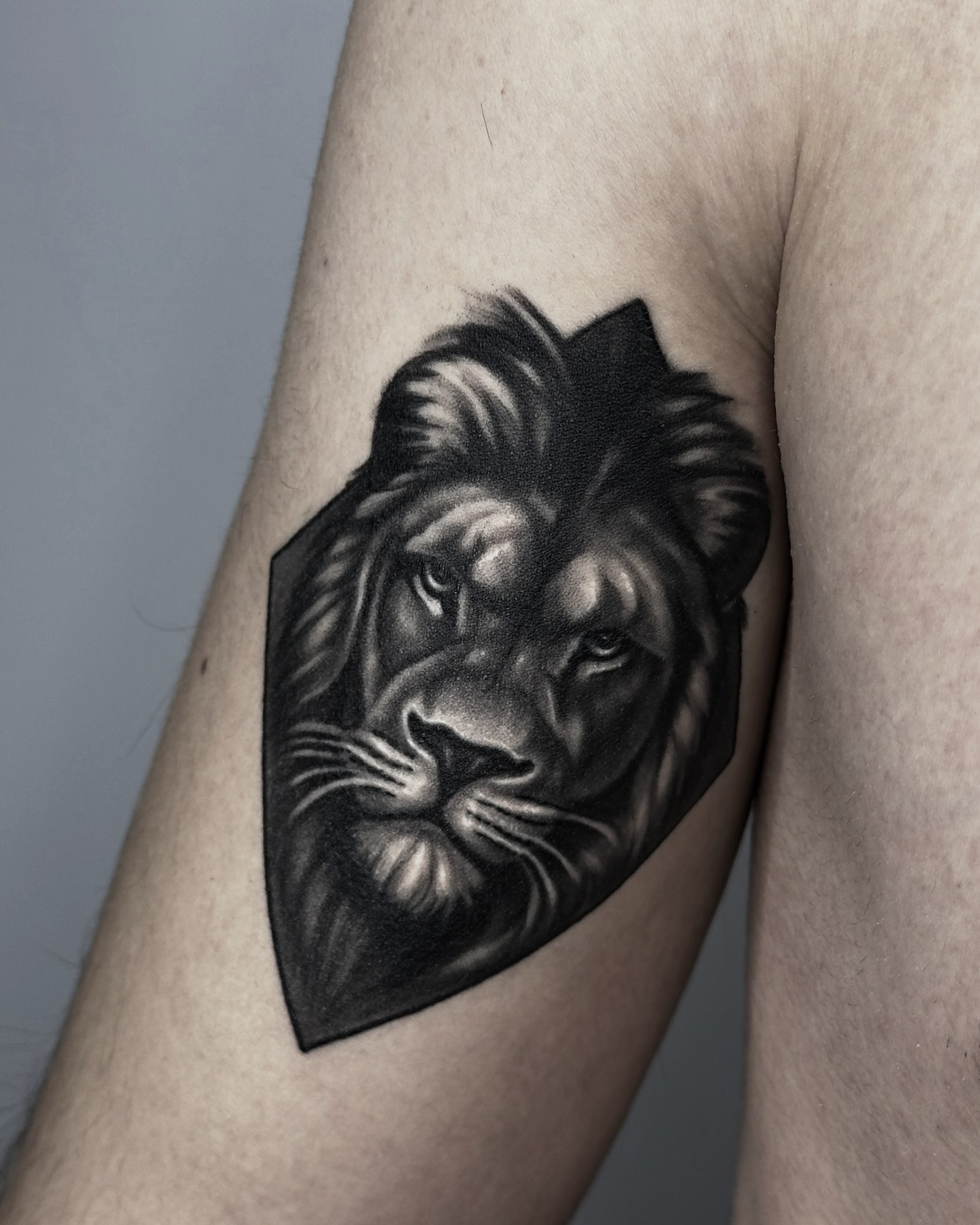 Tatuaj vindecat realizat de Vlad Shulea la Ace Tattoo București