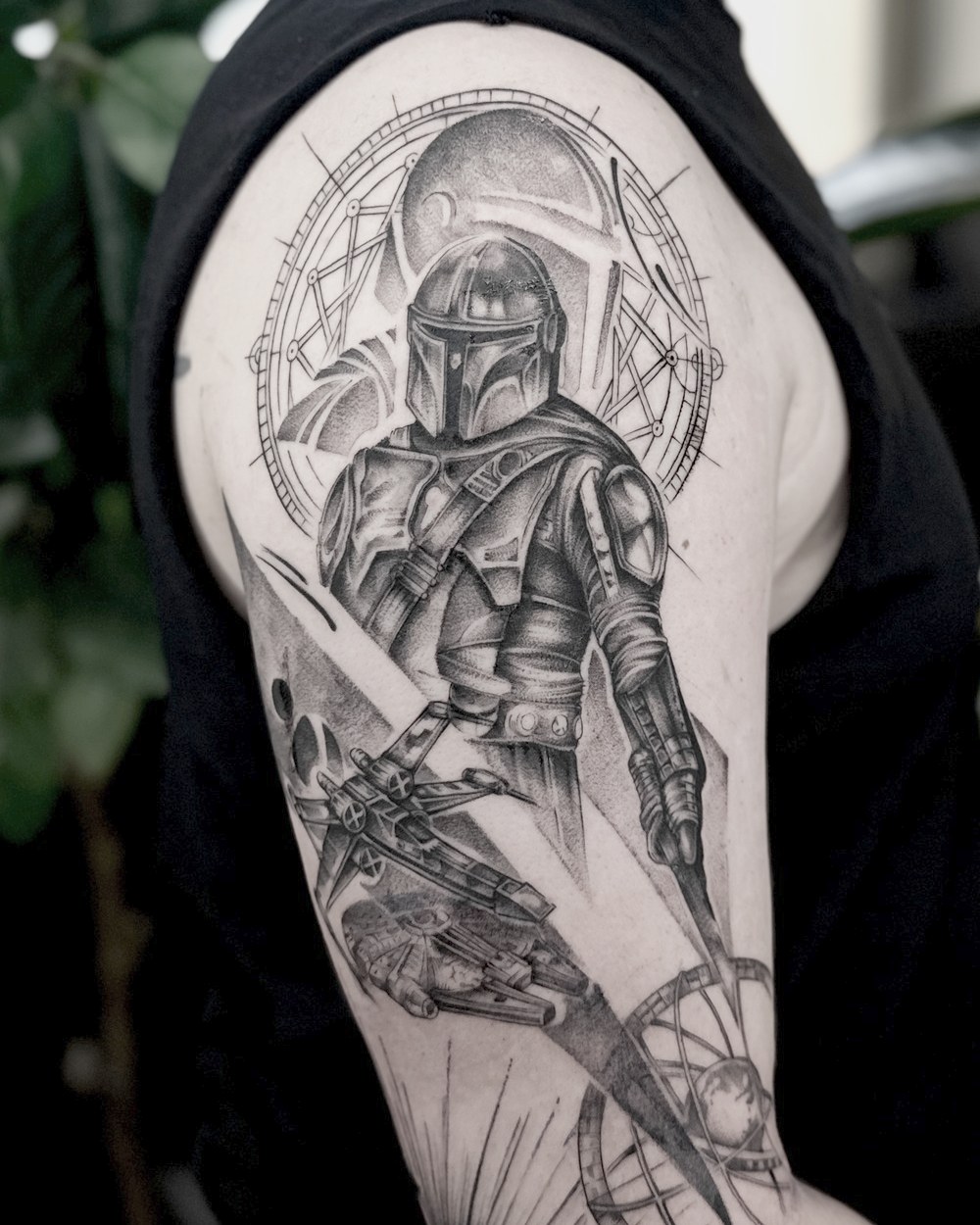 Mandalorian cu casca și nave, braț, tatuaj black and grey de Vlady la Ace Tattoo București